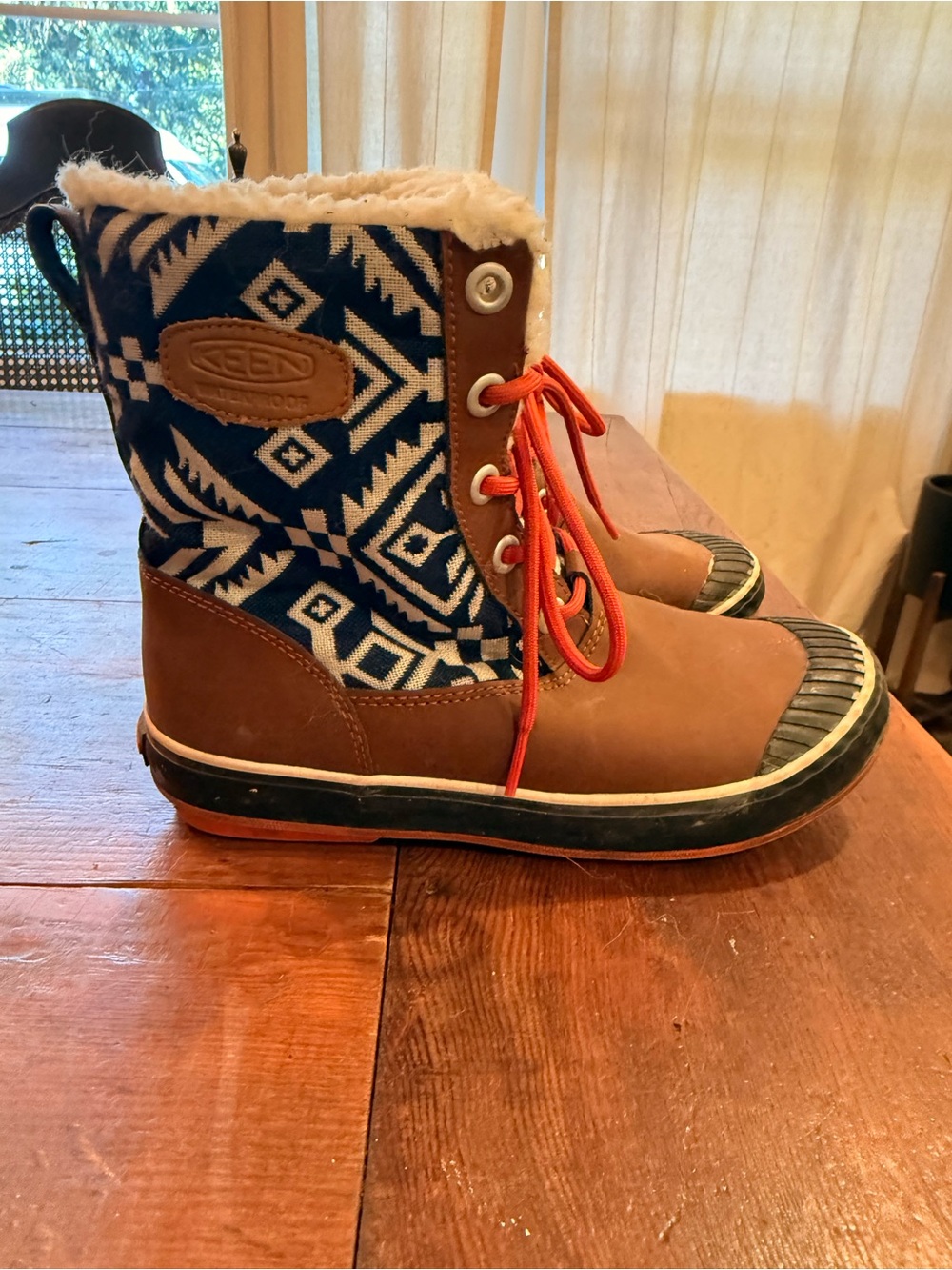 Keen Brown, Blue & White Patterned Women’s Winter Boot with Orange Laces